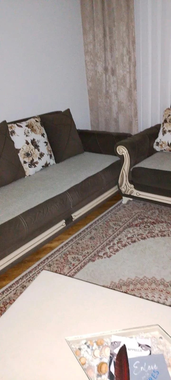 Ulëse salloni — foto 1 nga 2