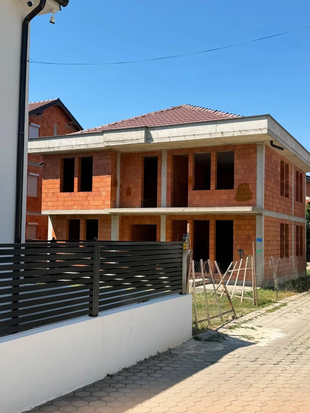 Shitet shtëpi në Prizren, 3 ari, rruga Faredin Hoti — foto 1 nga 10