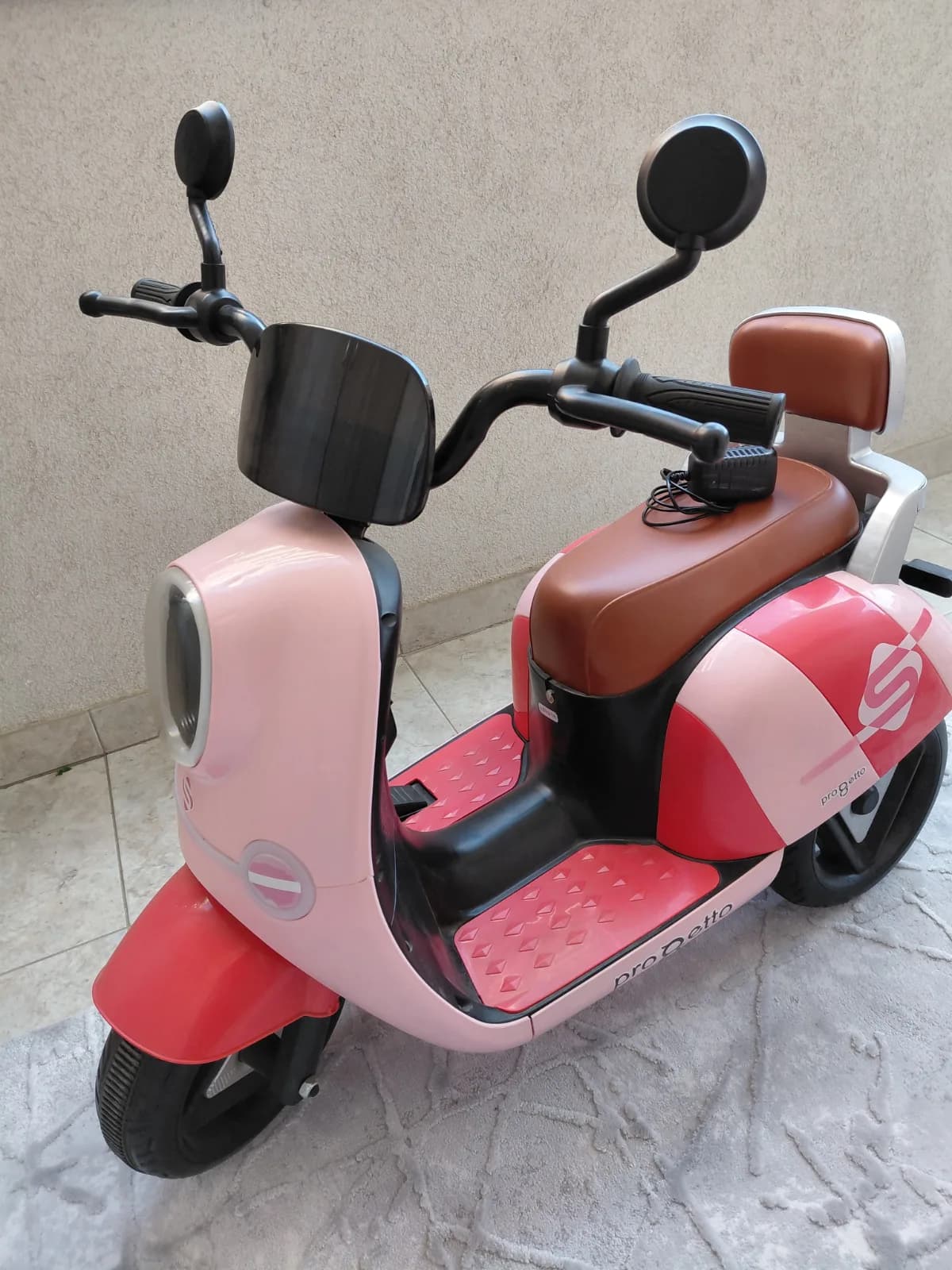 Shitet motor elektrik për fëmijë — foto 1 nga 4