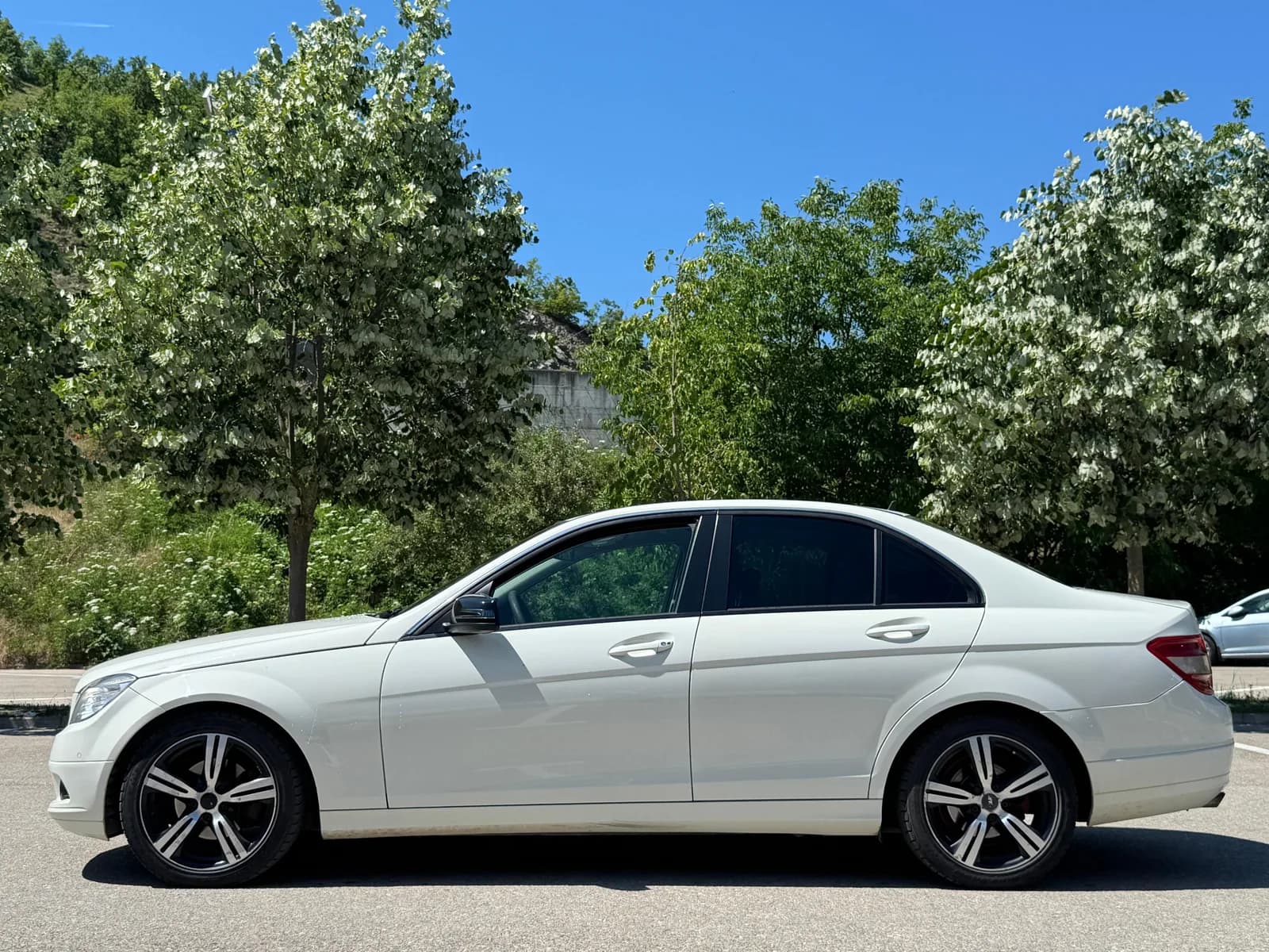 Shes ose ndërroj Mercedes 2.2 CDI, Naftë, Manual — foto 1 nga 7