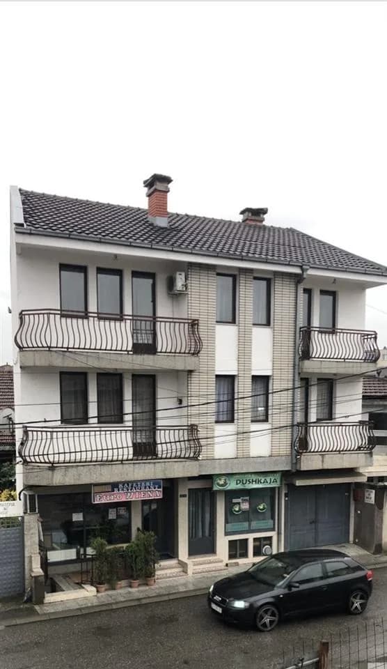Shtëpia me dy dyqane — foto 1 nga 10