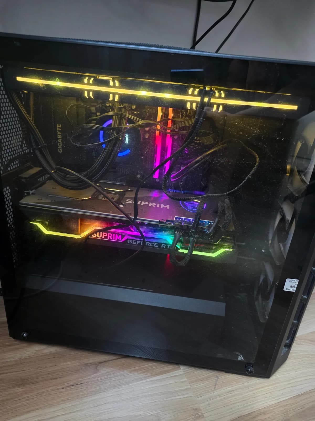 Gaming PC komplet me karrige dhe tavolinë — foto 2 nga 2
