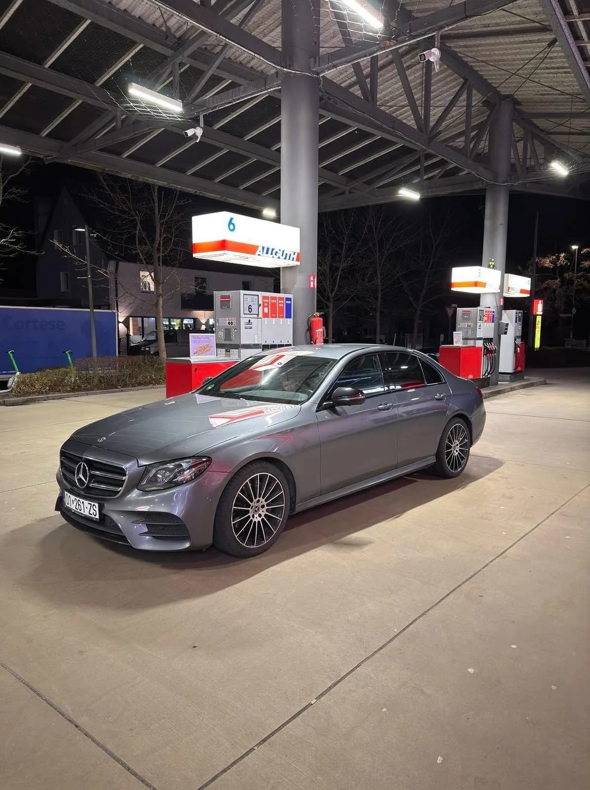 Mercedes-Benz E 220 4MATIC, 2019 — foto 1 nga 5