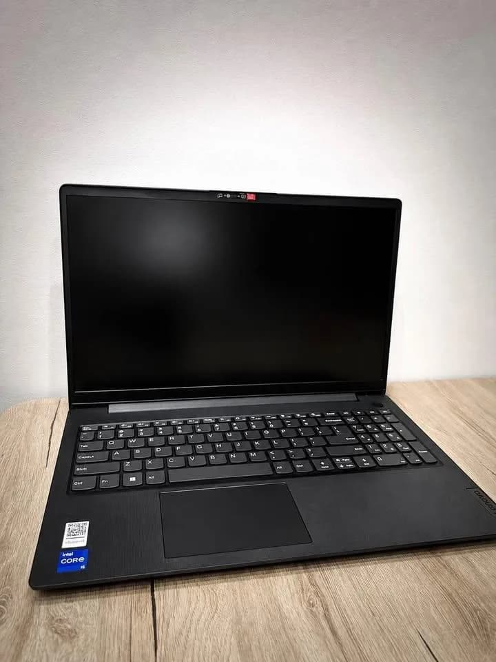 Lenovo V15 G4 IRU — foto 1 nga 3