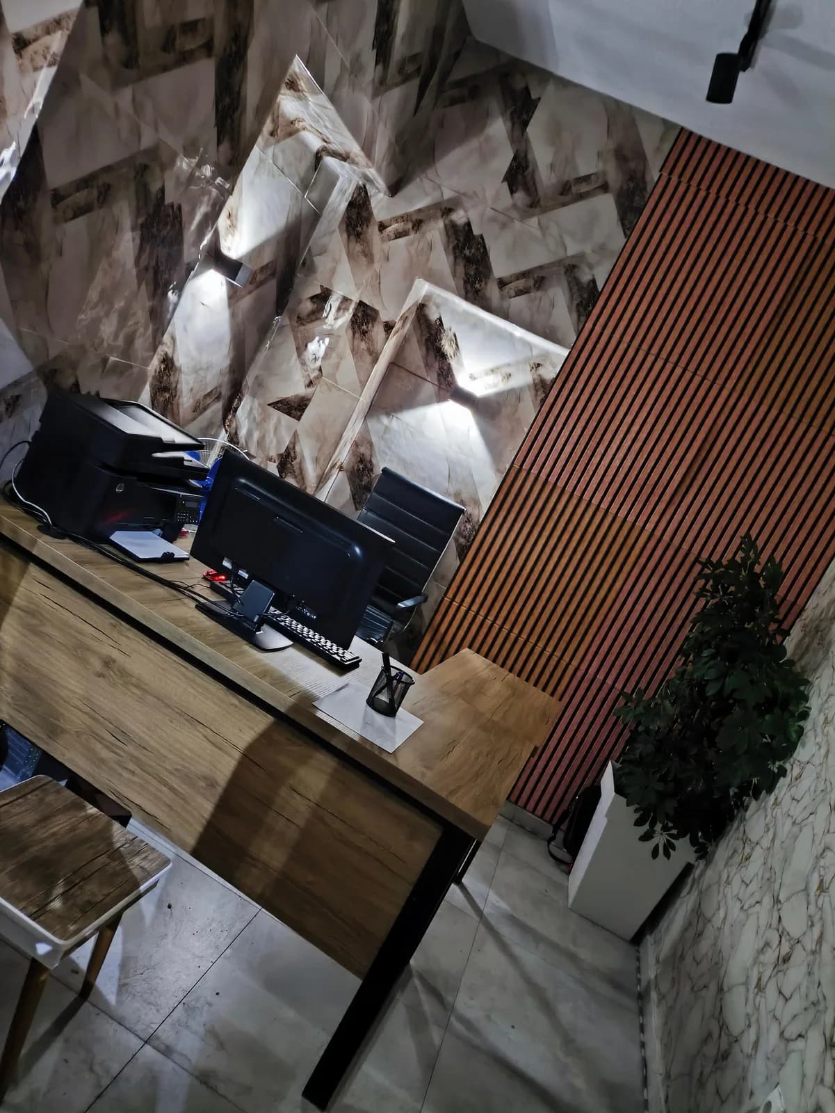 Lokal i vogël me qira — foto 2 nga 9