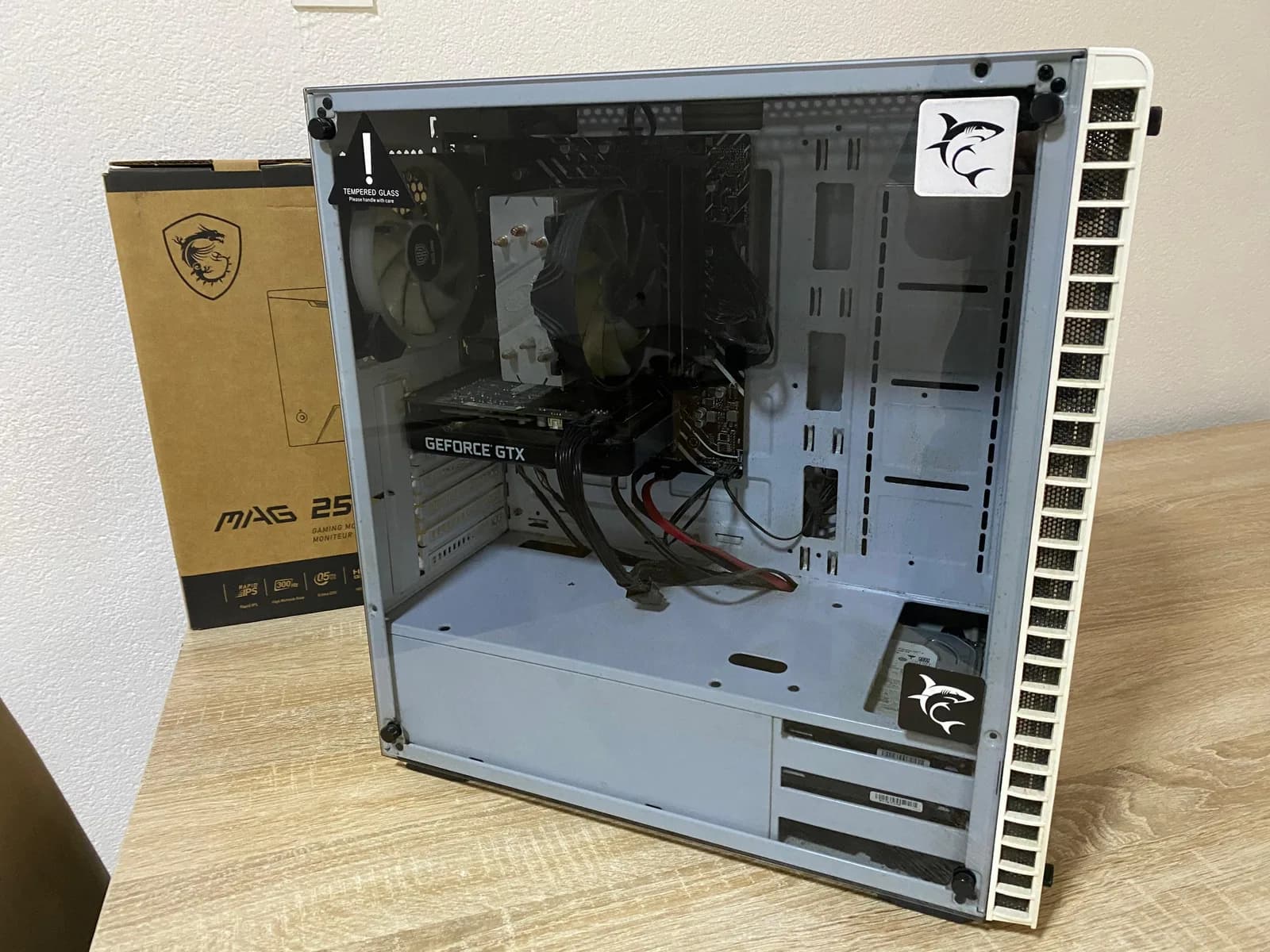 Komplet gaming PC: 2 monitorë, Superlight 2 dhe HyperX Cloud III — foto 1 nga 6