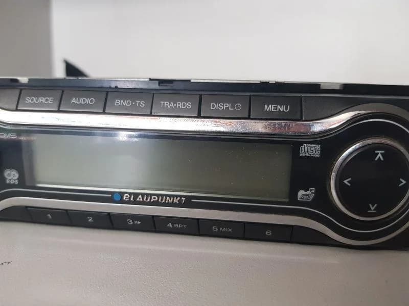 Radio Blaupunkt me CD për automjete — foto 1 nga 4
