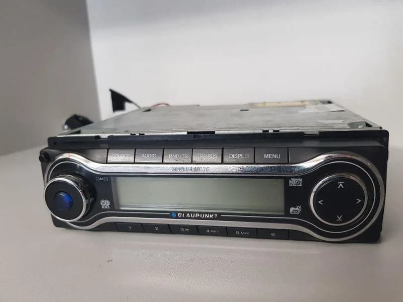 Radio Blaupunkt me CD për automjete — foto 2 nga 4