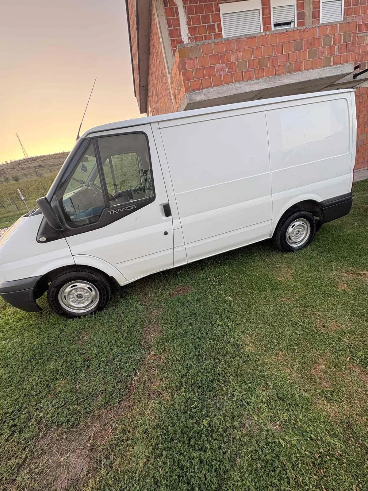 Ford Transit/Tourneo, 2.2 Dizel — foto 2 nga 5