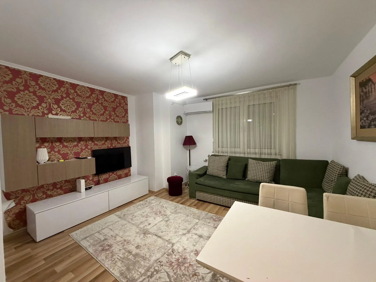 Banesë 79 m² në shitje, totalisht e mobiluar dhe e gatshme për banim — foto 1 nga 7