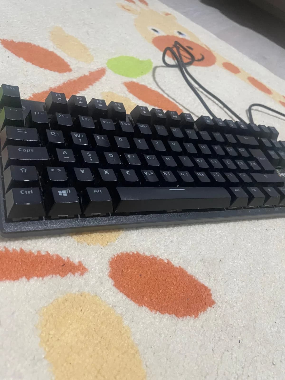 Gaming PC me karrige dhe tastierë gaming — foto 2 nga 7