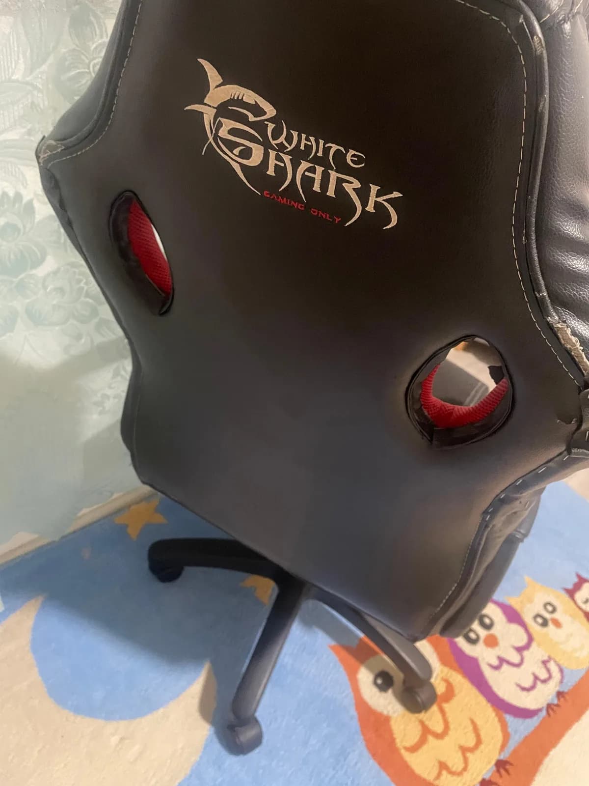Gaming PC me karrige dhe tastierë gaming — foto 1 nga 7