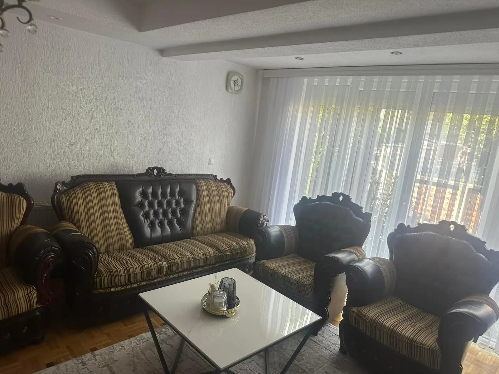 Shiten komplet - mobilje për sallon – në gjendje shumë të mirë — foto 2 nga 2