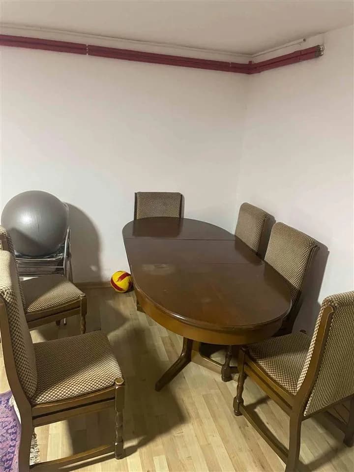 Tavolinë me 6 karrige — foto 2 nga 3