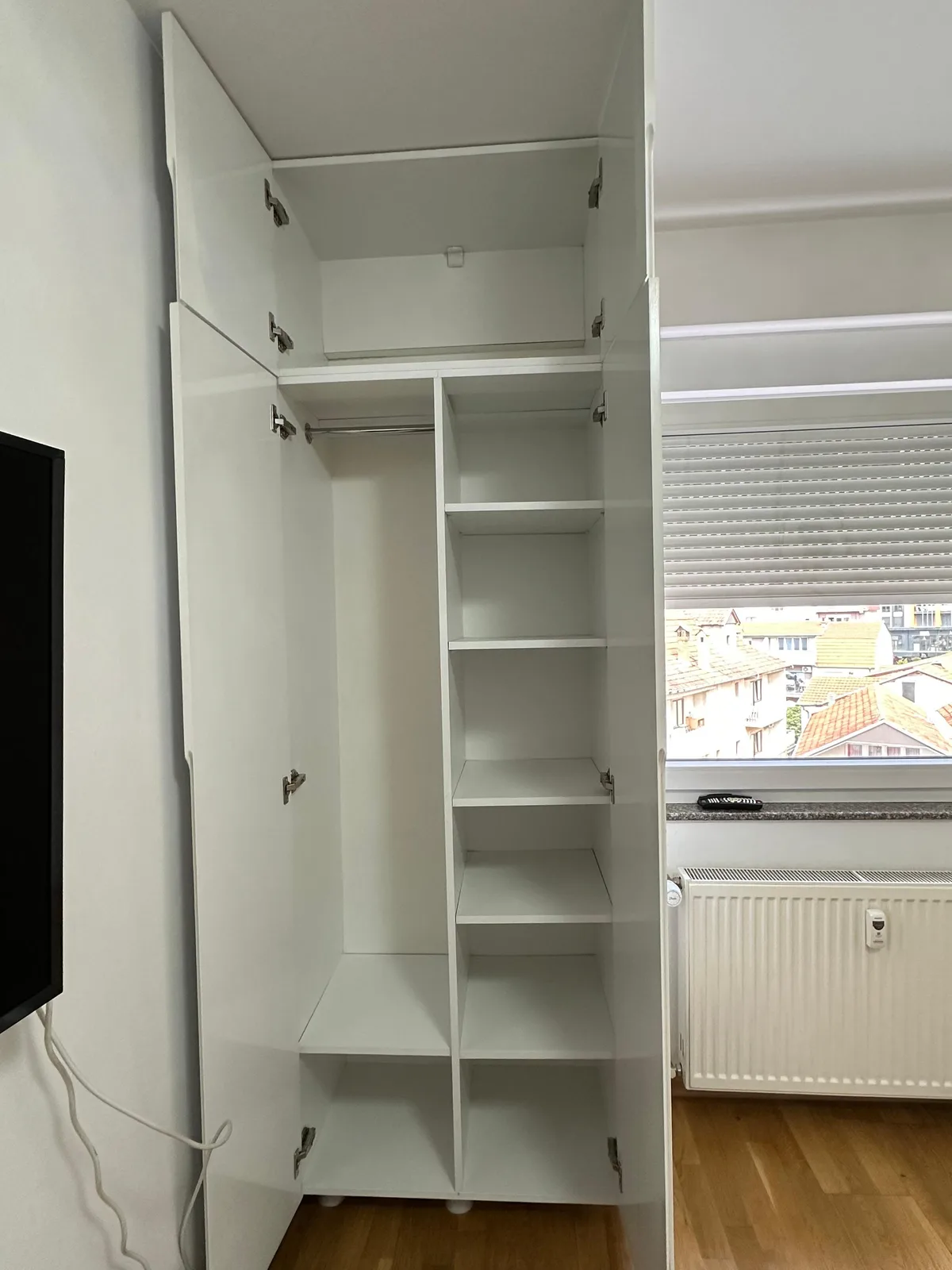 Shitet dollap në gjendje shumë të mirë — foto 2 nga 2