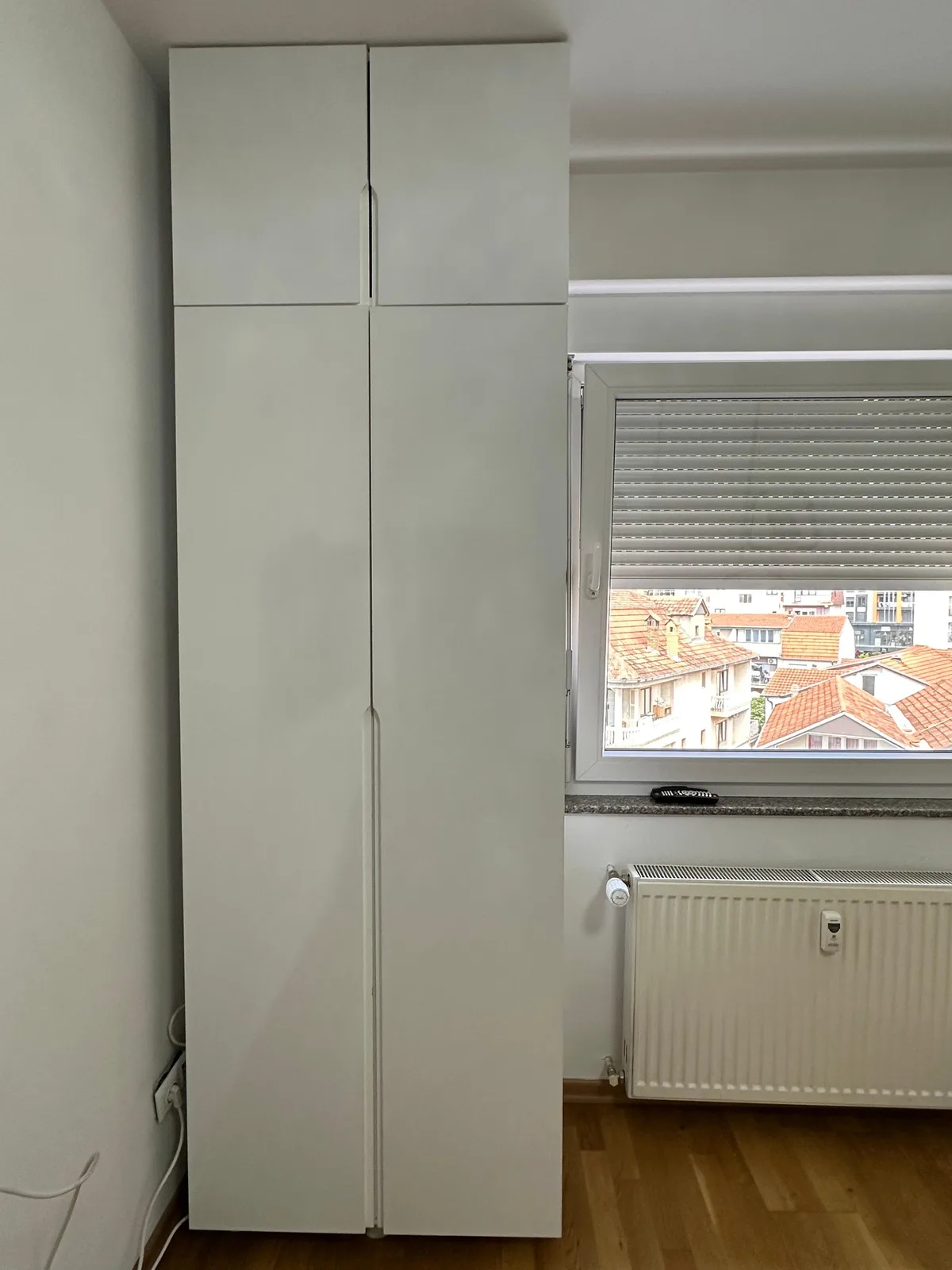 Shitet dollap në gjendje shumë të mirë — foto 1 nga 2