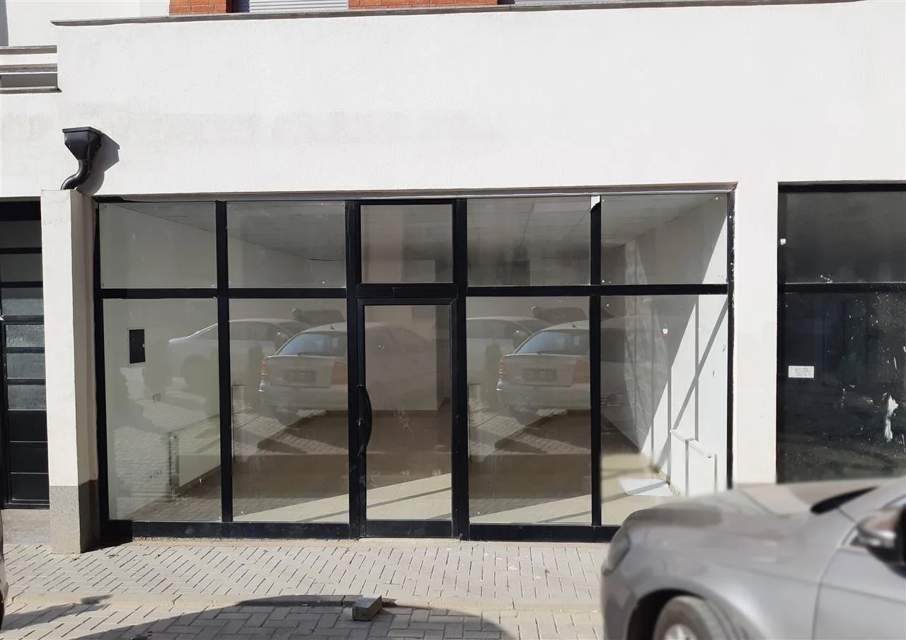 Shitet lokal 56 m², kati përdhes në Mati 1 — foto 2 nga 5