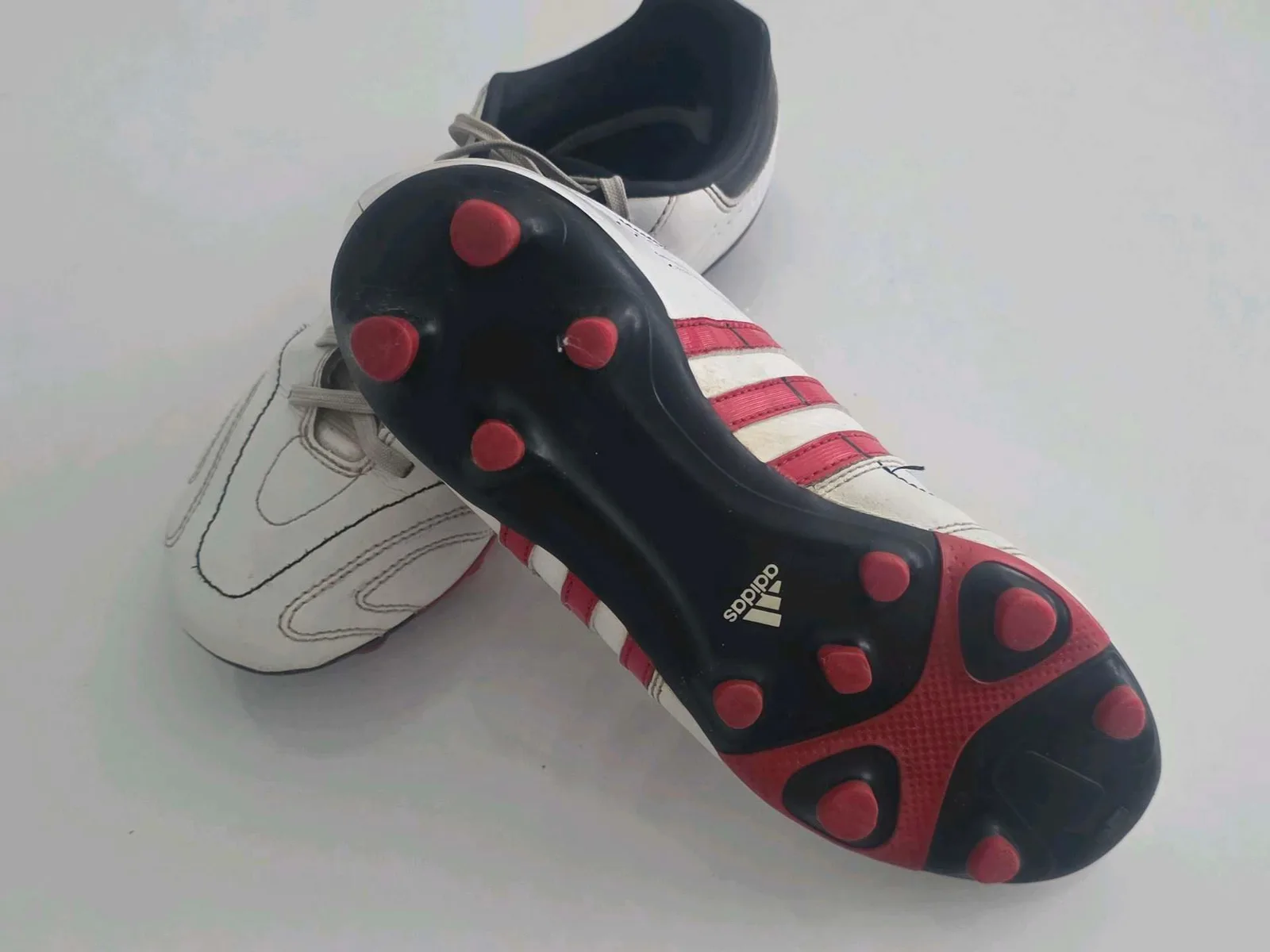 Këpucë futbolli Adidas, nr. 38 — foto 1 nga 4