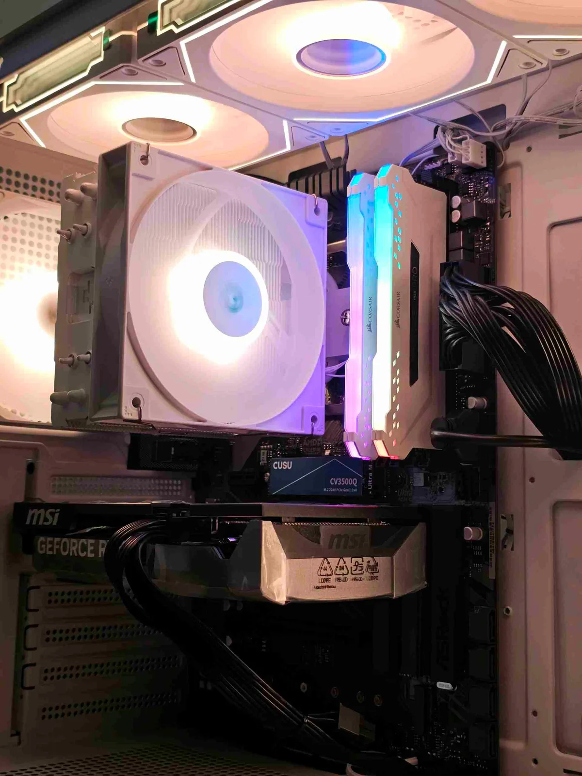 Gaming PC Ryzen 7 5700X me RTX 5060, White RGB — foto 2 nga 4