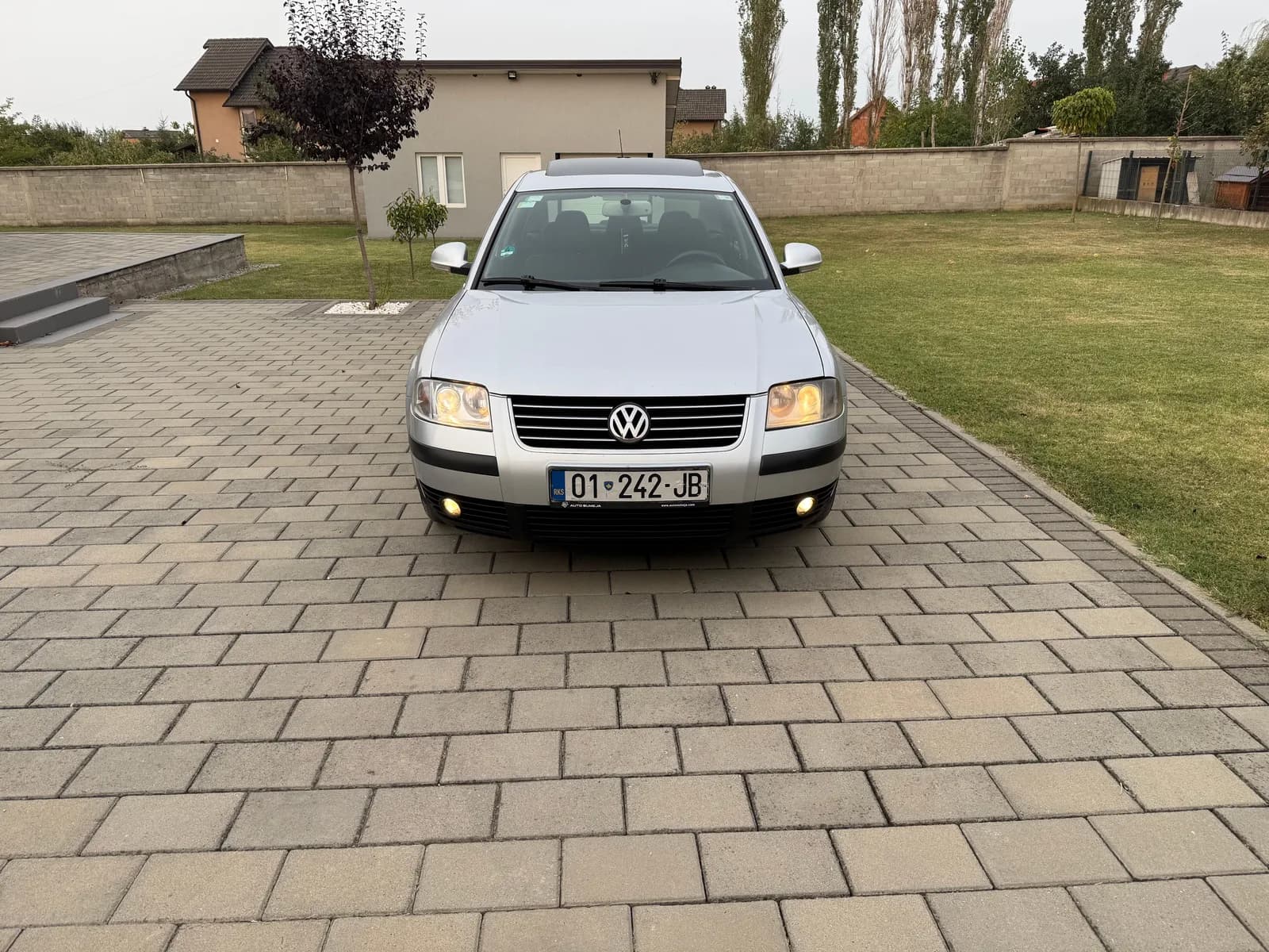 Volkswagen Passat 1.9 TDI — foto 2 nga 12