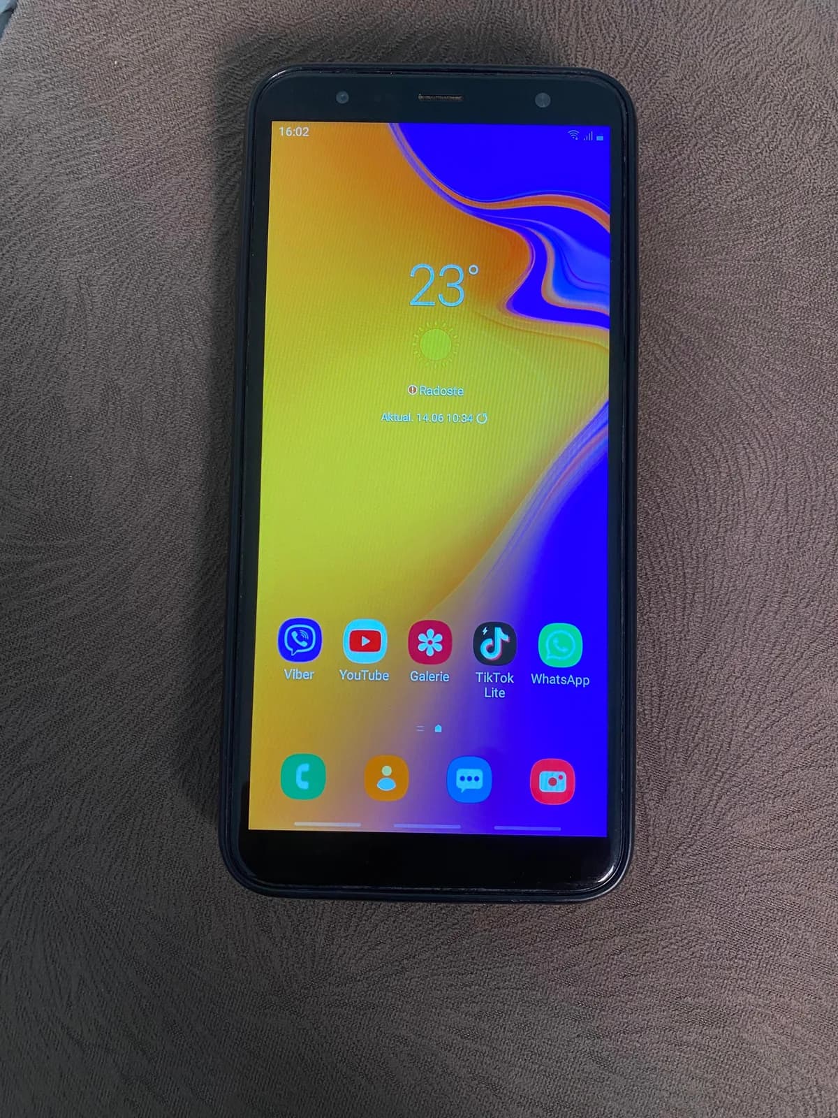Samsung Galaxy J4 — foto 2 nga 4