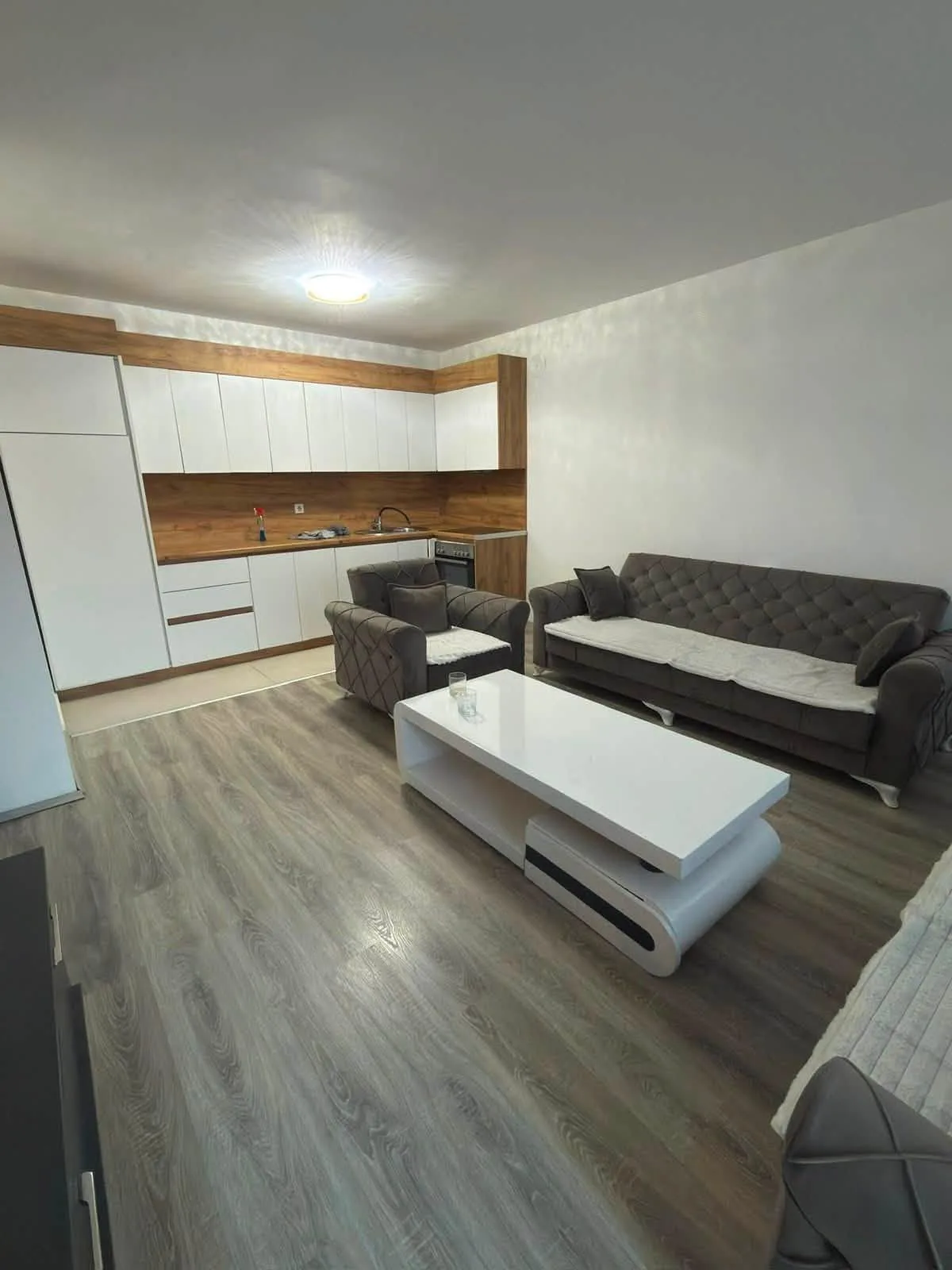 Banesë me qira 1+1, 65 m², Fushë Kosovë, afër rrethit mbrapa TEB Bank — foto 1 nga 2