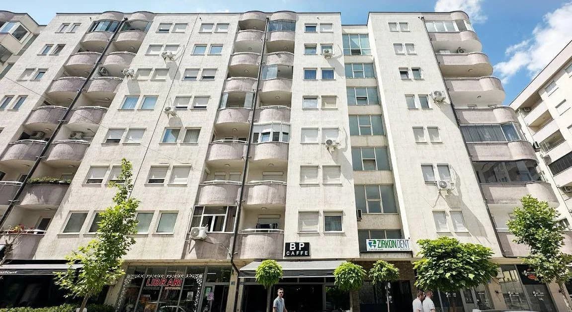 Shitet banesë në Fushë-Kosovë — foto 1 nga 6