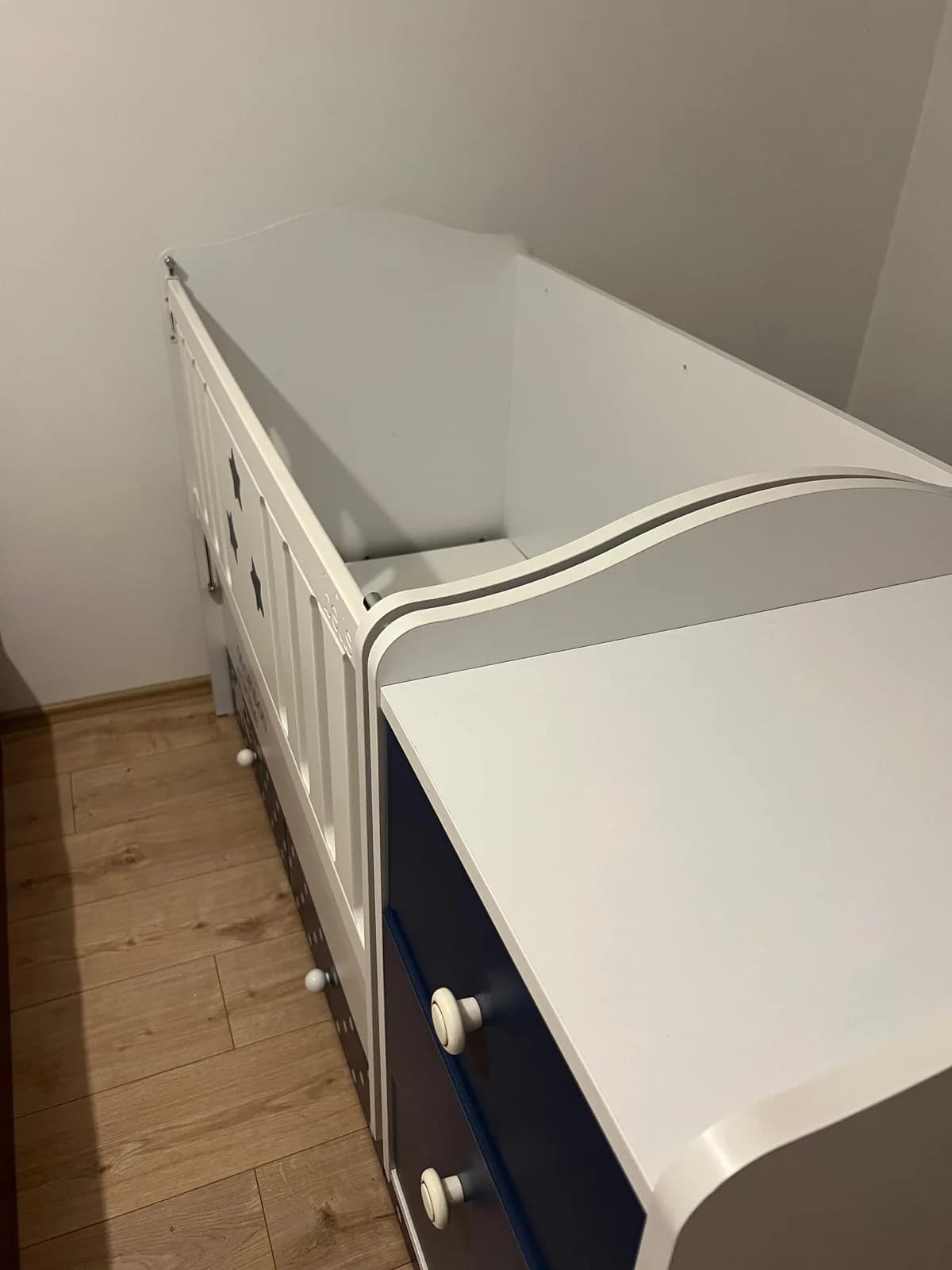 Shtrat për bebe me luhatëse — foto 1 nga 6
