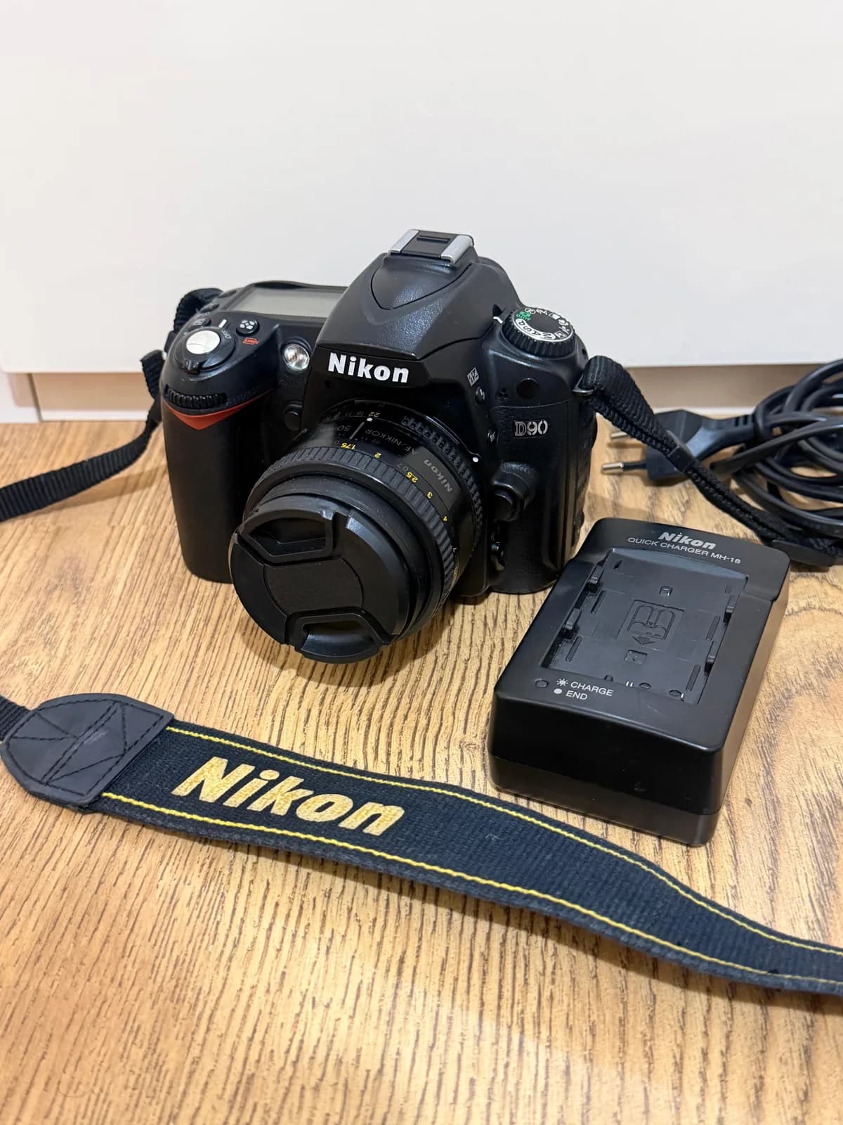 Nikon D90 — aparat fotografik DSLR, 12.3 MP, me lente 50mm f/1.8D — foto 1 nga 6