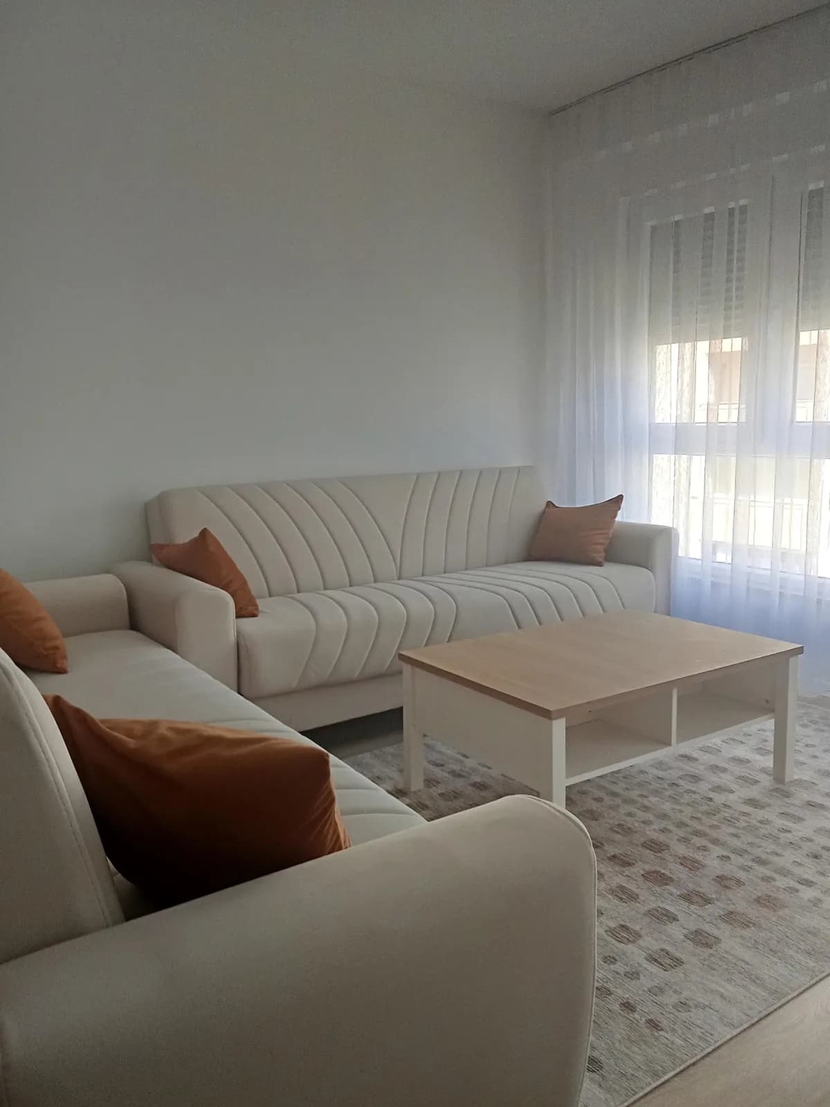 Banesë për qëndrim ditor në Fushë Kosovë — foto 1 nga 4