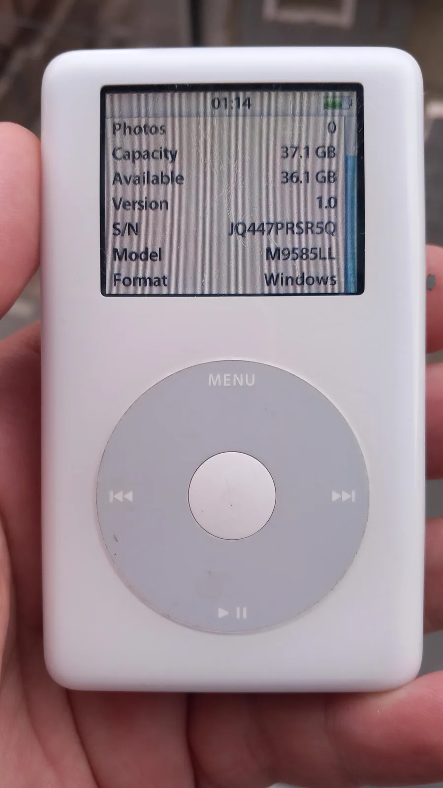 Apple iPod classic 4th Generation White (40 GB) — foto 1 nga 12