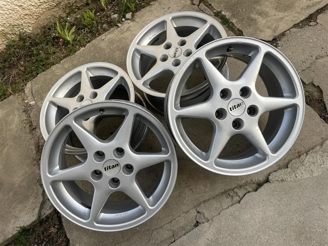 Fellne R16 Suzuki Vitara, Toyota — foto 2 nga 10