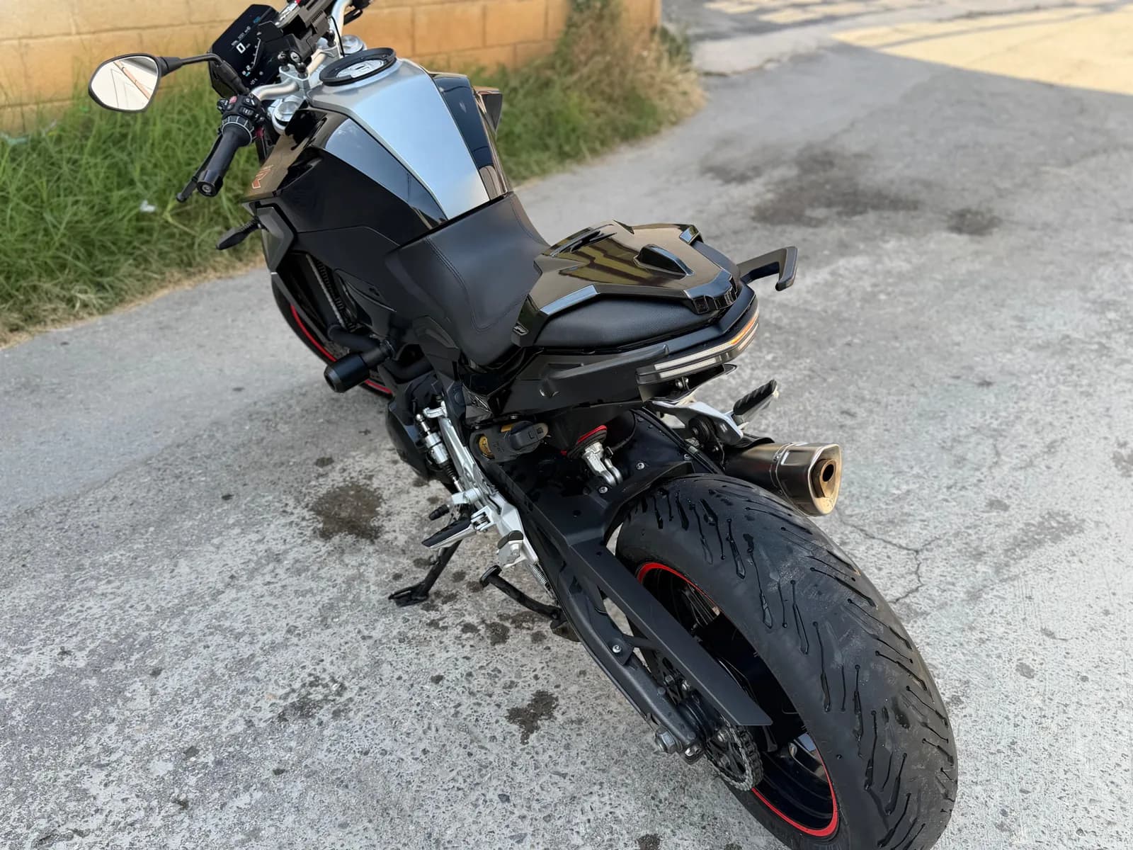 BMW F 900 R, Viti 2020 — foto 2 nga 8