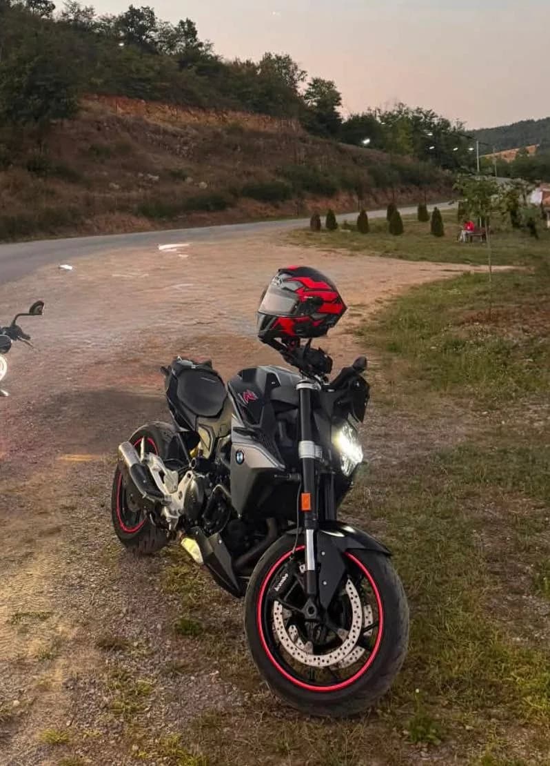 BMW F 900 R, Viti 2020 — foto 1 nga 8