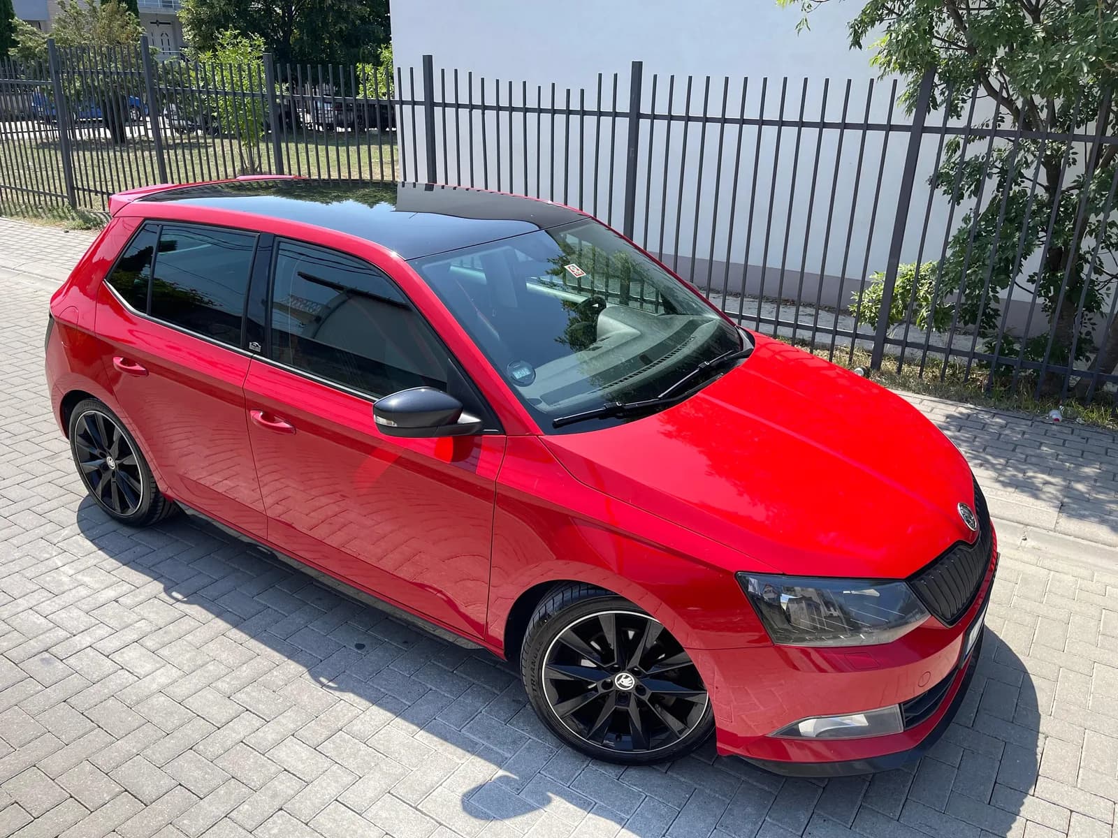 Škoda Fabia 1.0 TSI Monte Carlo — foto 1 nga 12