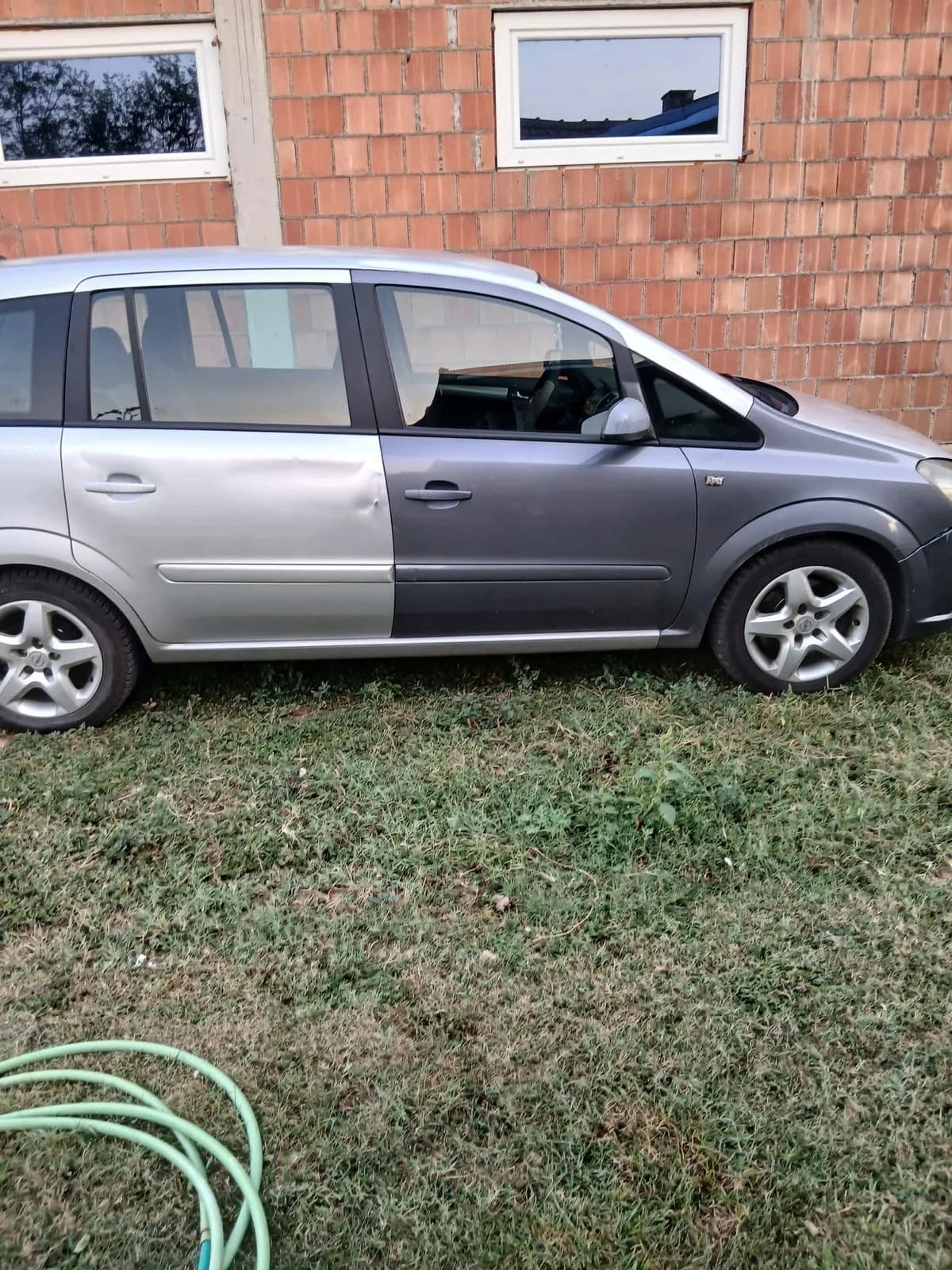 Opel Zafira 1.9 TDI, Dizel, Automatik, Viti 2006 — foto 1 nga 10