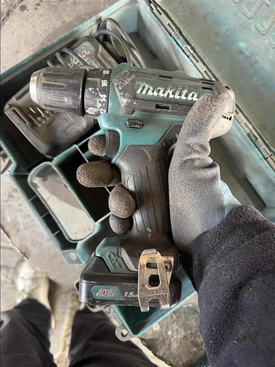 Trapan Makita me mbushës dhe kuti — foto 2 nga 4