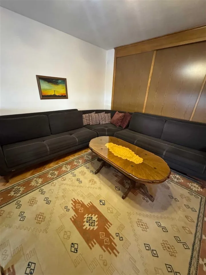 Divan këndor në formë G — foto 1 nga 7