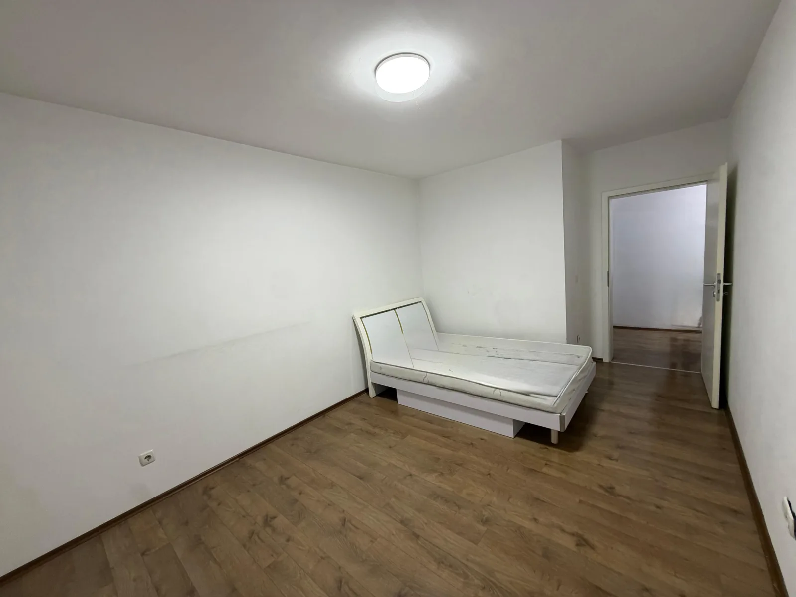 Banesë 3 dhomëshe me qira - Ferizaj — foto 1 nga 12
