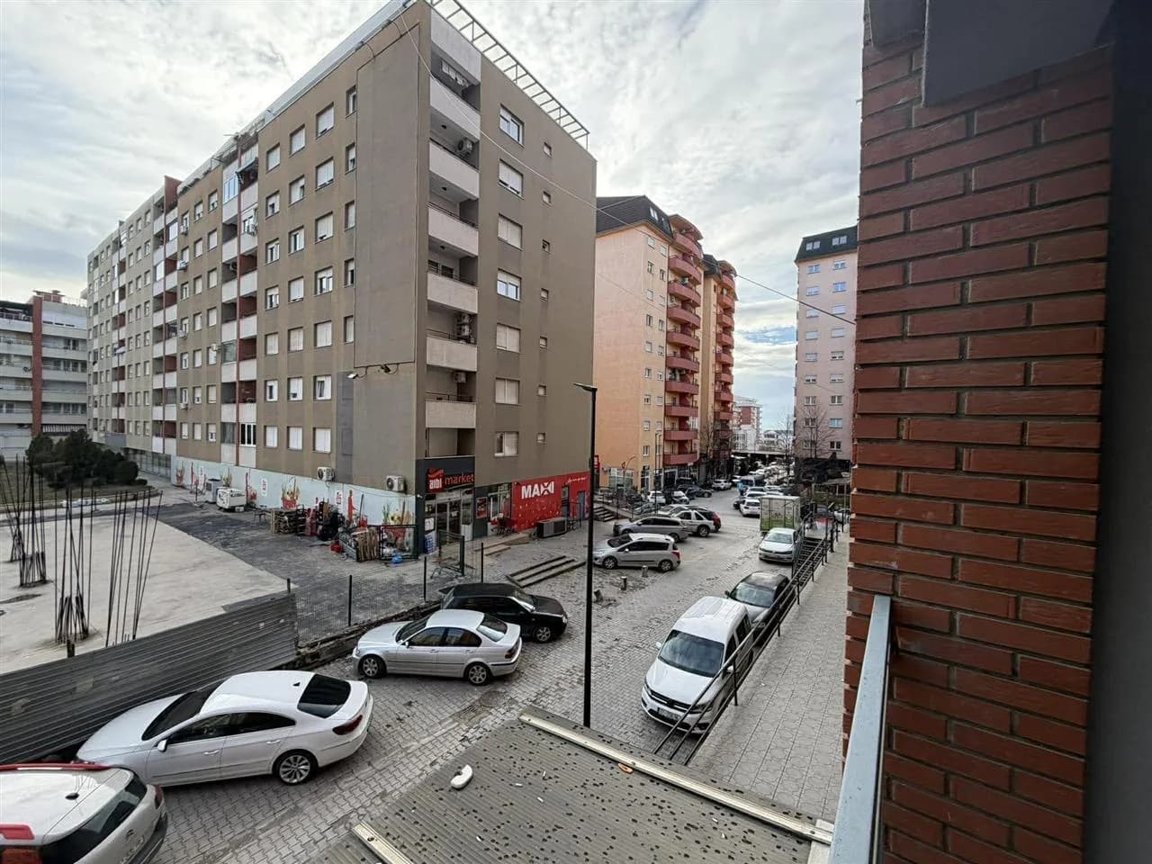 Banesë 1+1 me qira në Emshir, përballë Albi Market — foto 1 nga 12