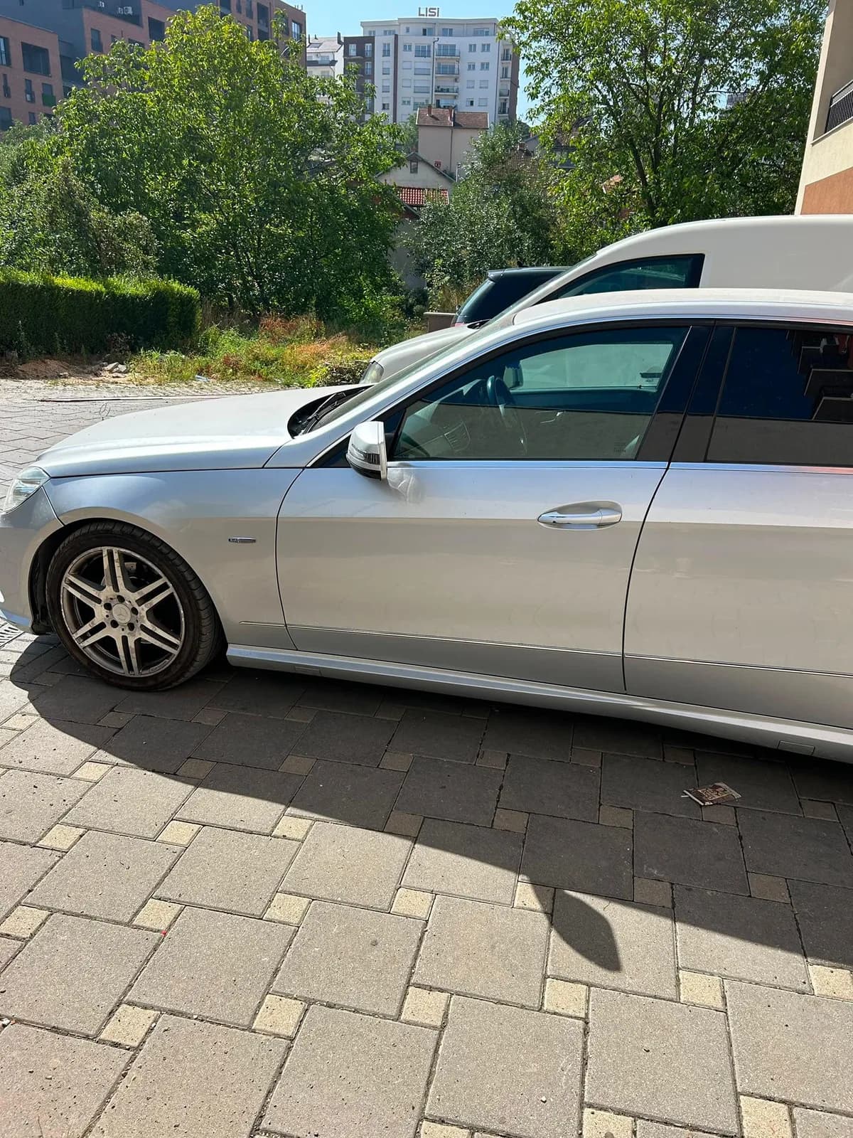 Mercedes E200 Sport Automatik, targa të Britanisë — foto 2 nga 11