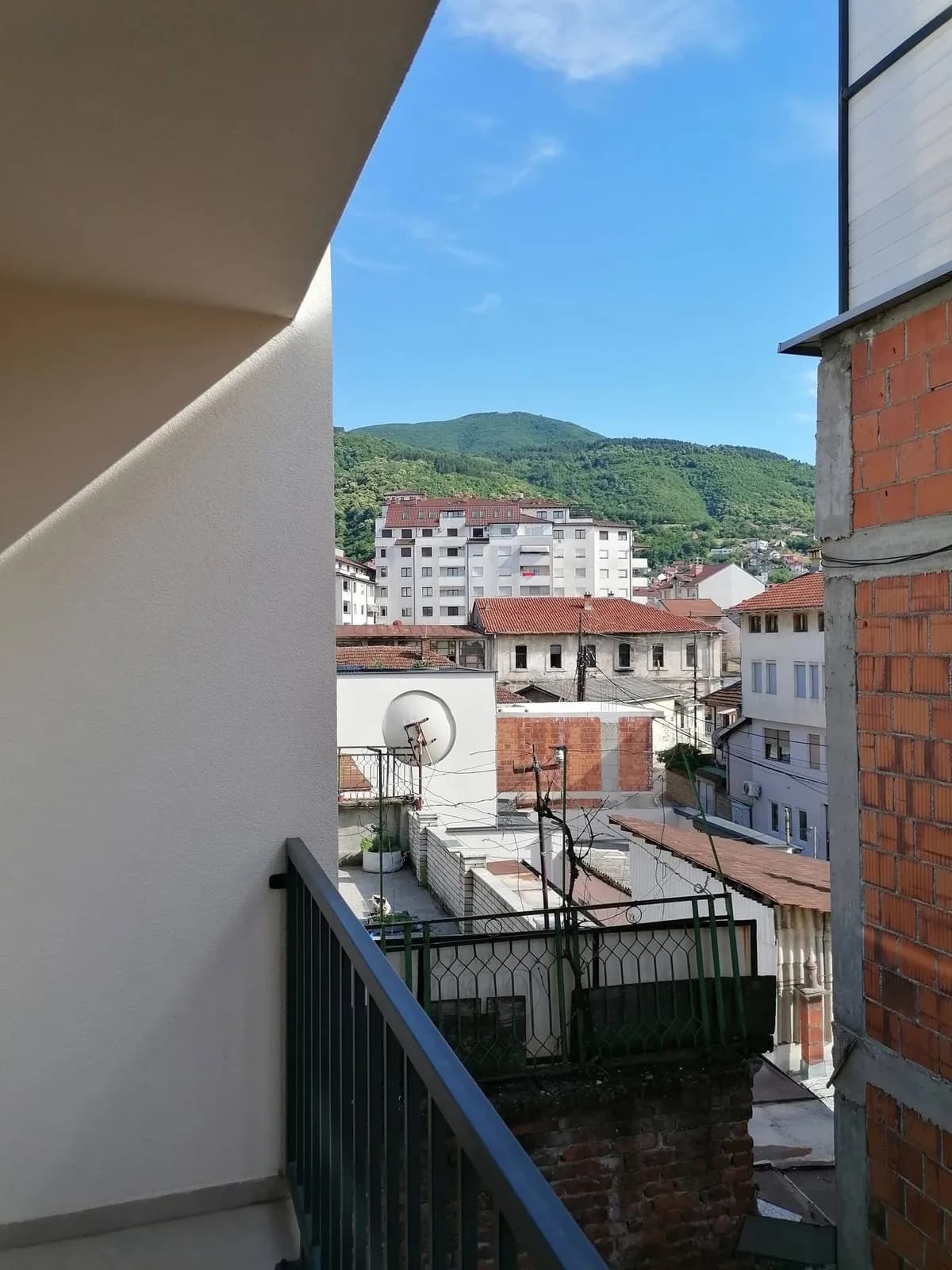 Shitet banesë në qendër të Prizrenit — foto 2 nga 7