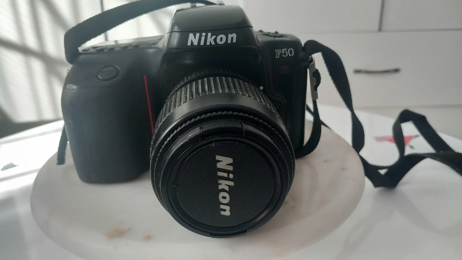 Nikon F50 me film — foto 1 nga 9