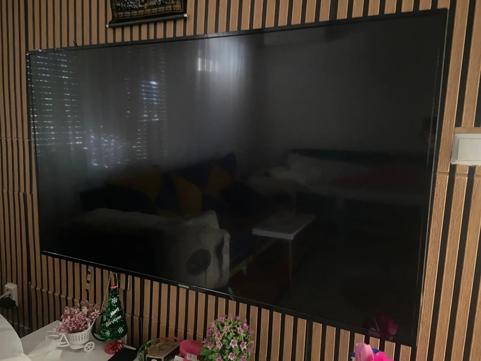 Televizor Telefunken 75" Smart TV, 4K UHD — foto 1 nga 2