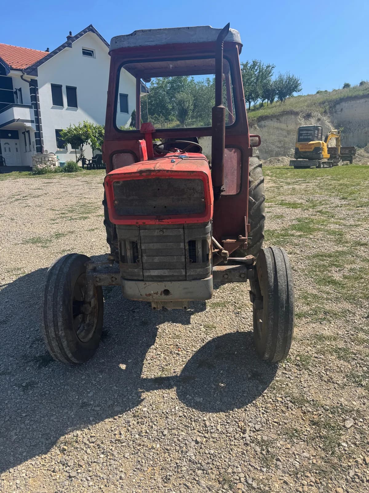 Massey Ferguson 135 — foto 2 nga 4
