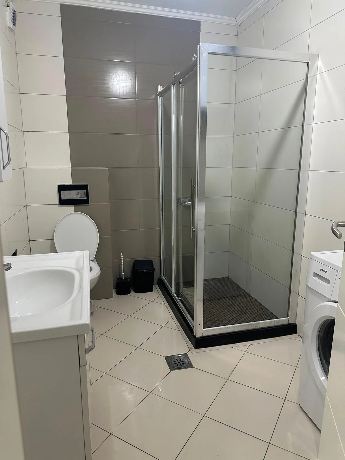 Banesë 100 m2 me qira në Prishtinë, Mati 1 — foto 1 nga 8