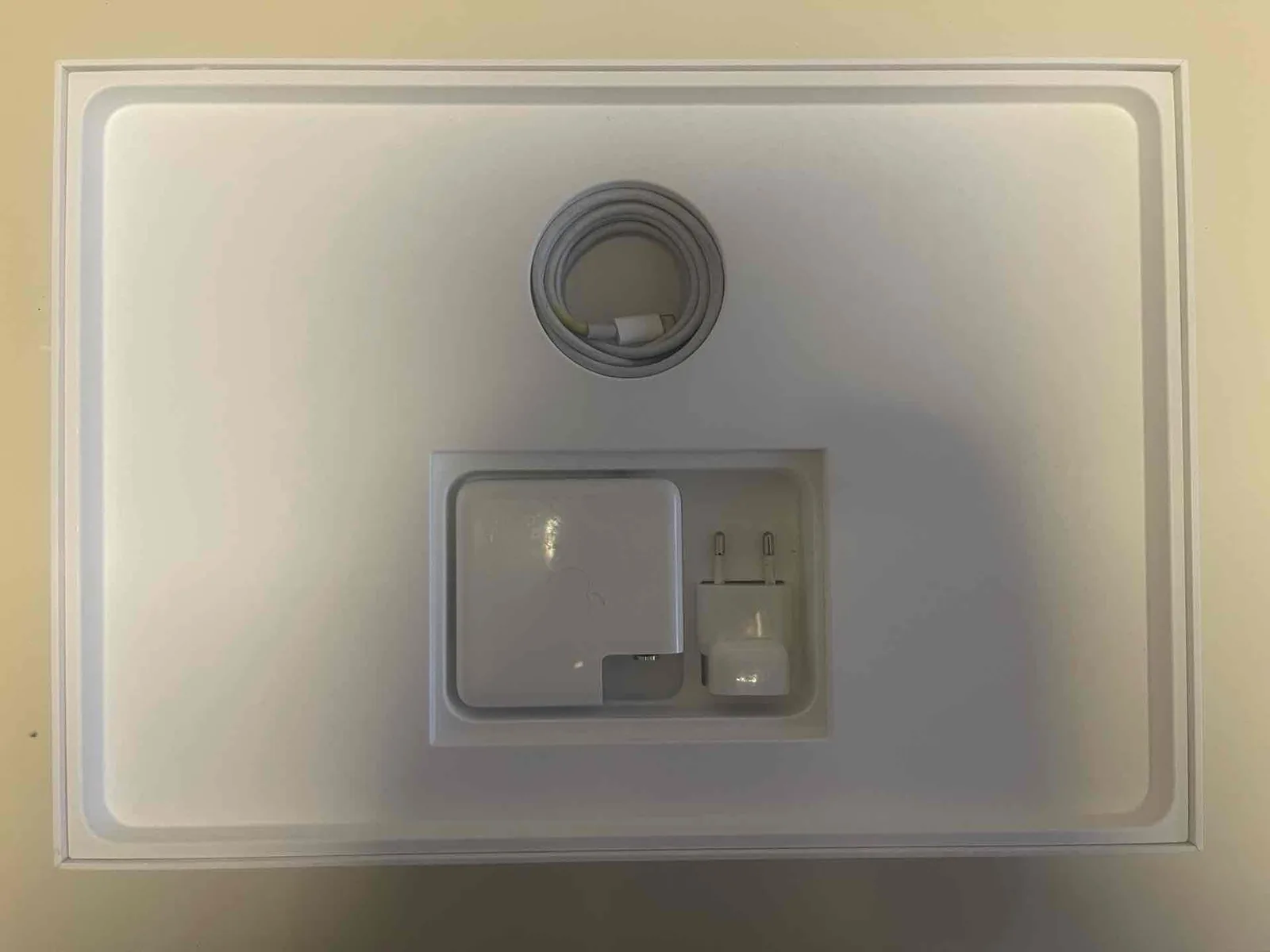 Apple MacBook Pro 15 inç, 2018 — foto 2 nga 5
