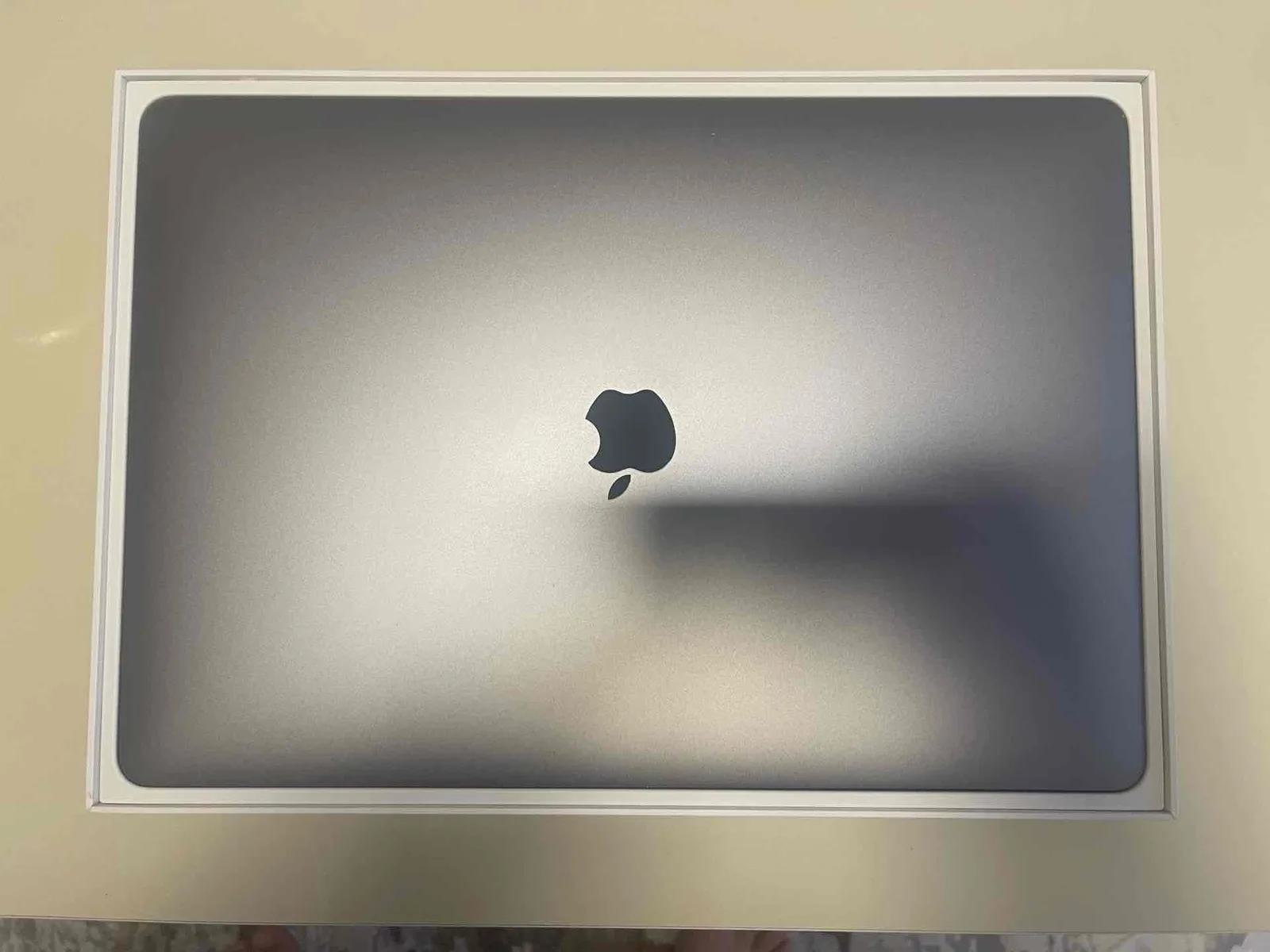 Apple MacBook Pro 15 inç, 2018 — foto 1 nga 5