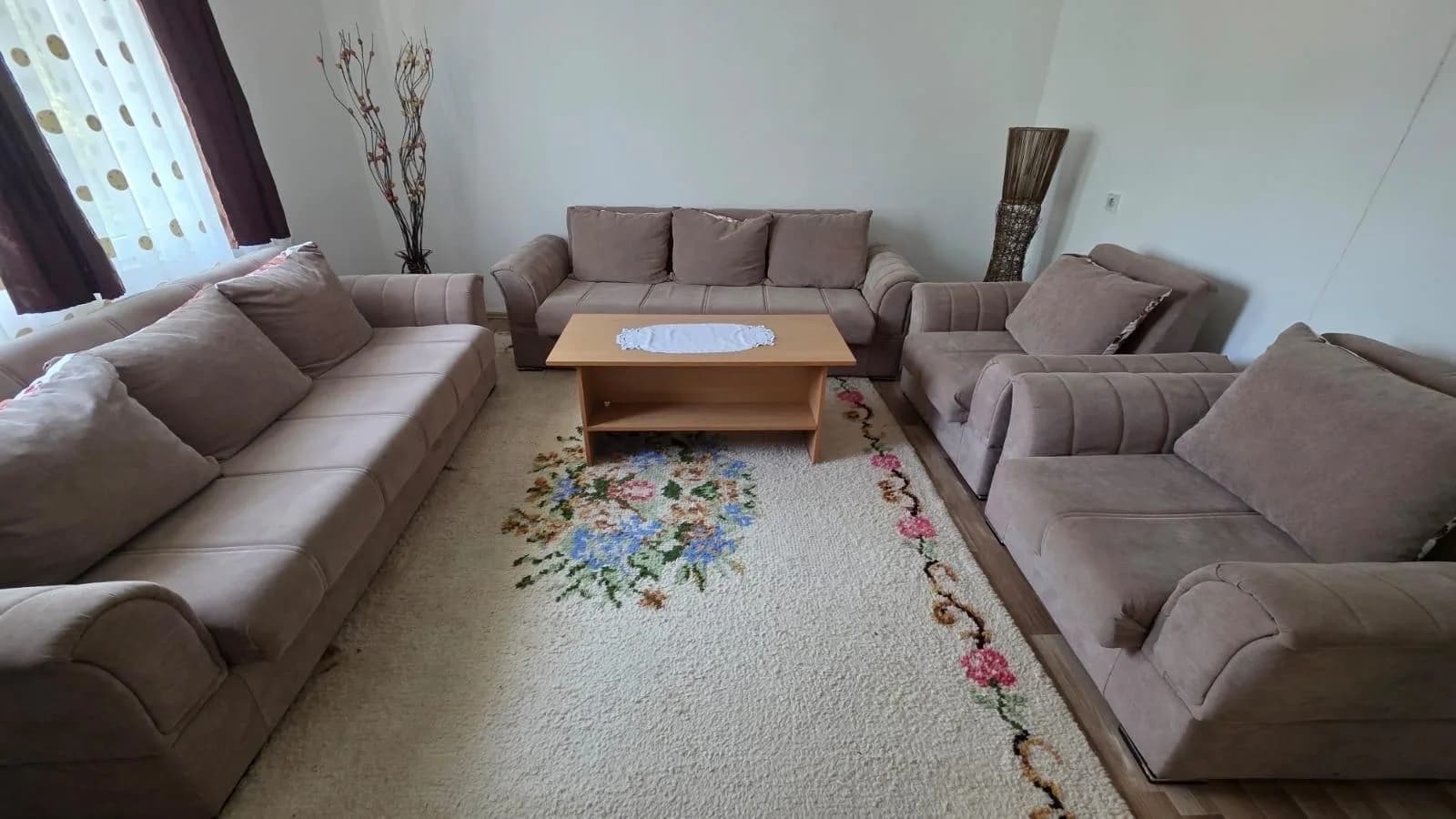 Shes mobilje për sallon (komplet ose ndamas) — foto 1 nga 4