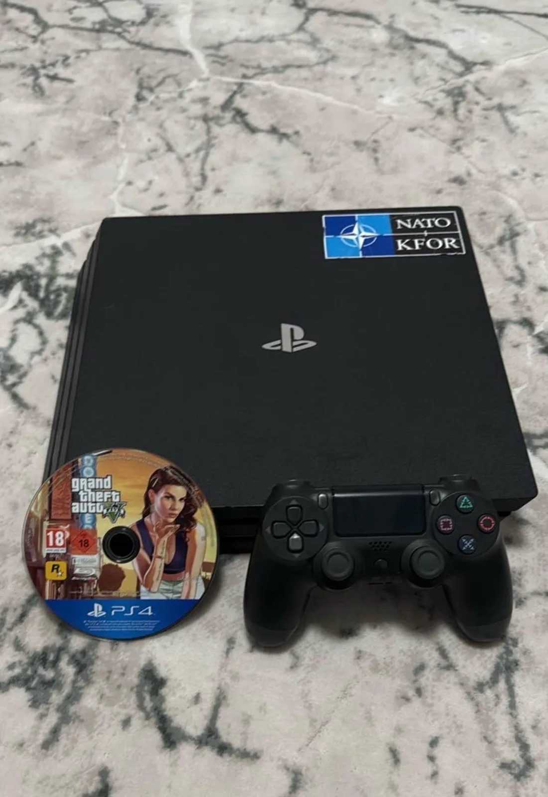 PlayStation 4 Pro — foto 1 nga 5